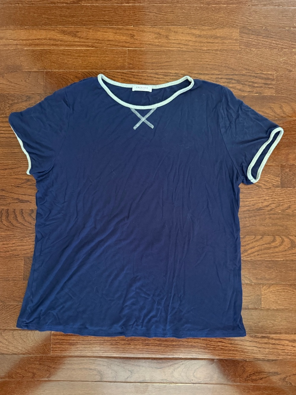 Navy Short-Sleeve Tee with Cream Trim - Casual Everyday Essential